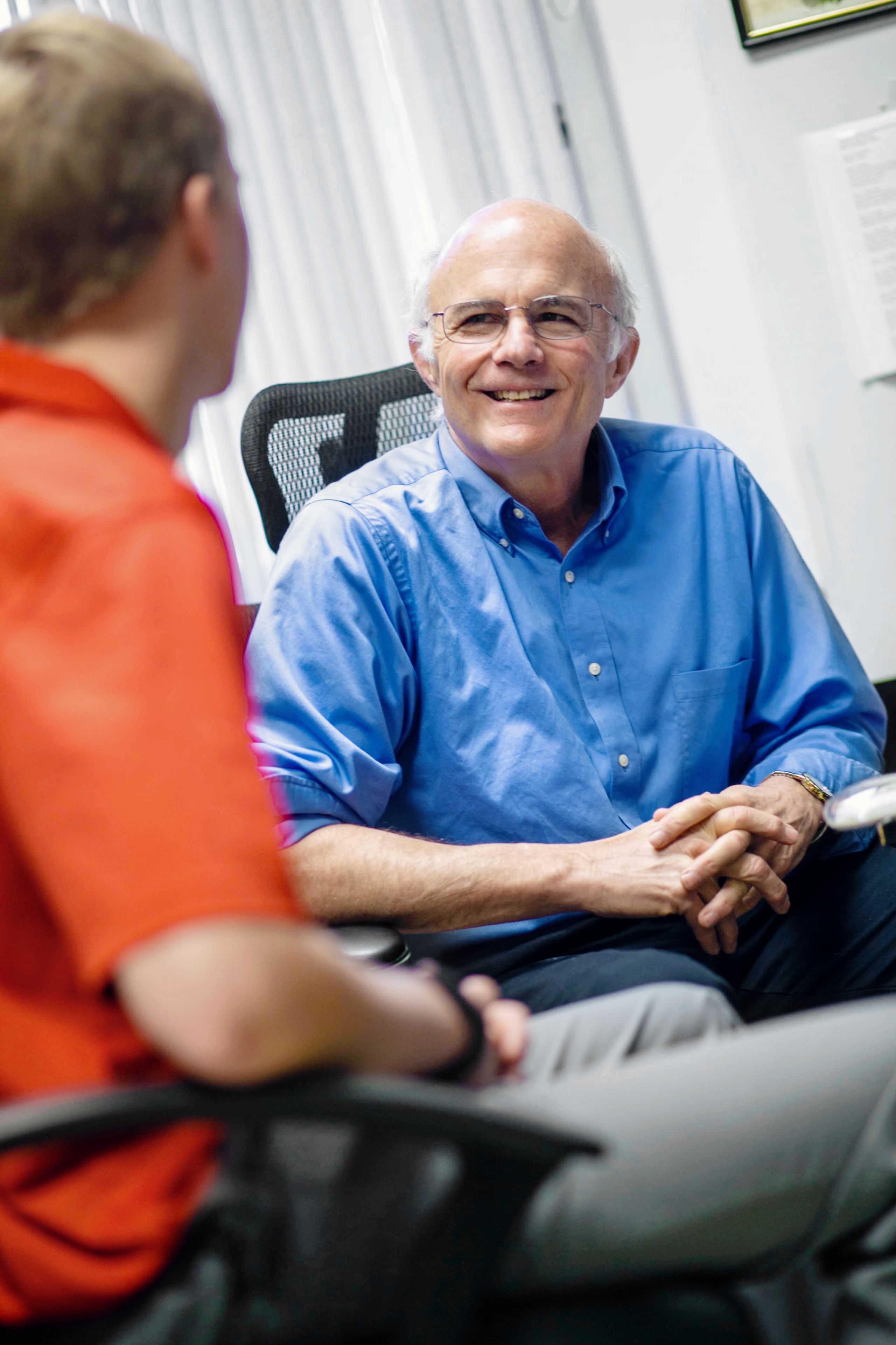 Dr. Tim Smalley advises a student